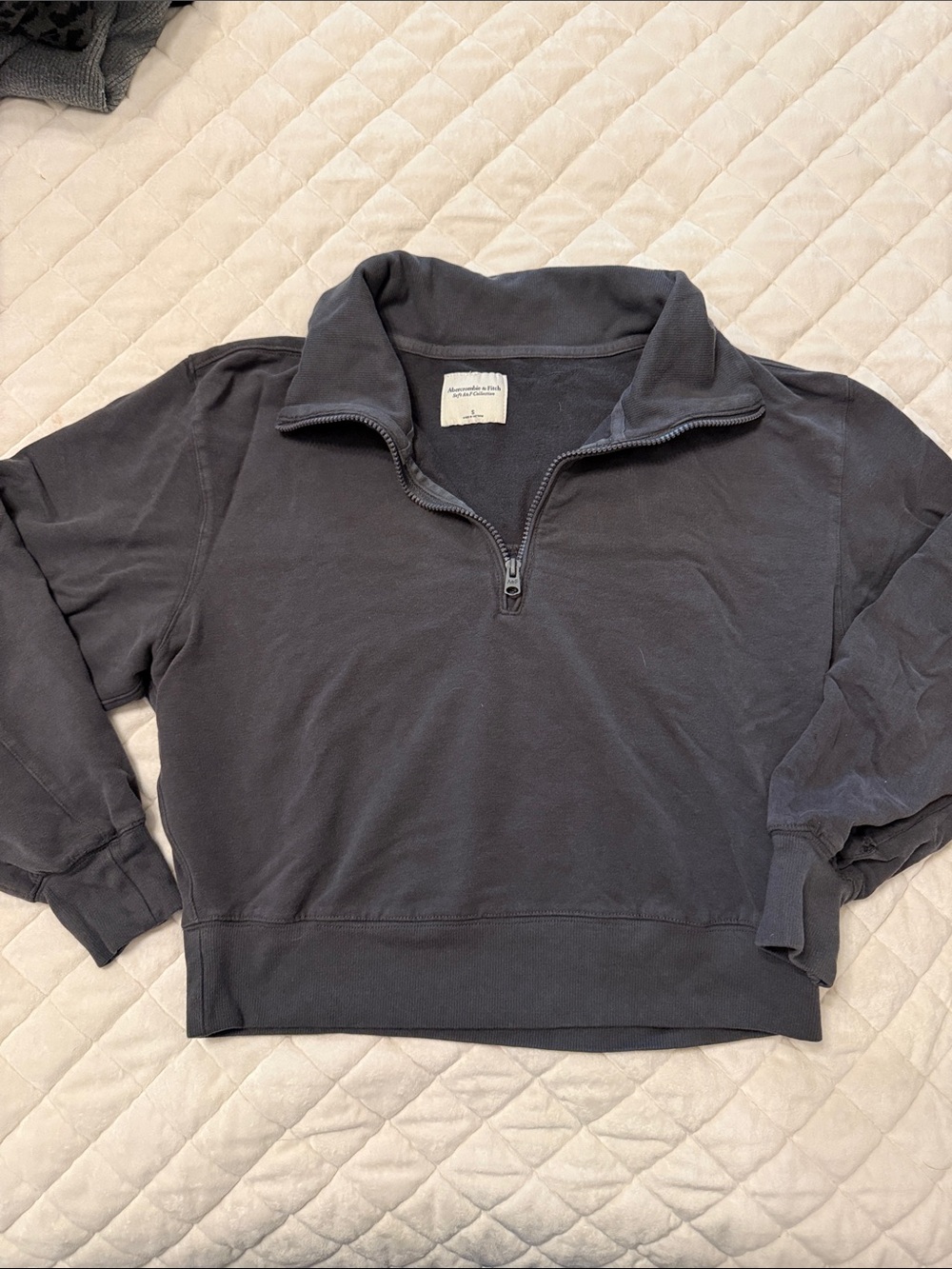 Abercrombie & Fitch Women’s  Half-Zip Cropped Pullover Sweater in Charcoal Gray